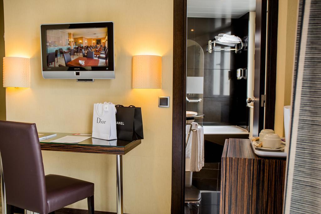 Hotel Arosa Madrid Exterior photo