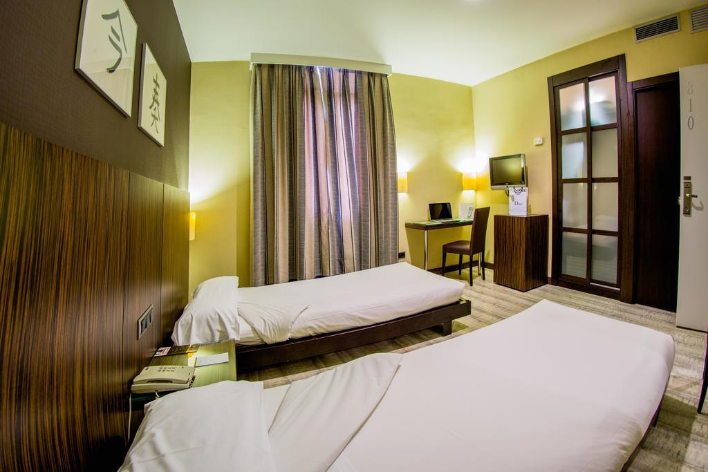 Hotel Arosa Madrid Exterior photo
